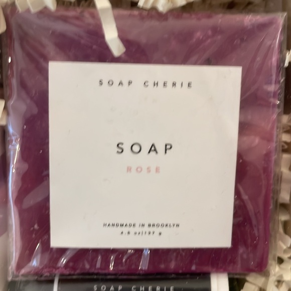 Shop Cherie Gift Set - Picture 2 of 5